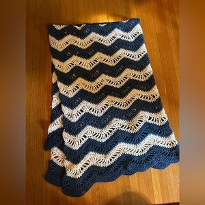 Vintage Scalloped Edge Blue & White Chevron Crocheted Throw, 48x62”